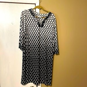 Cute black & white dress size 2